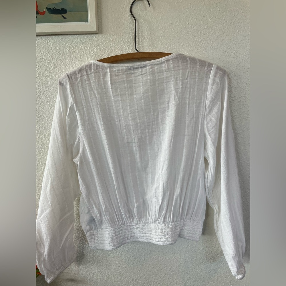 American Eagle surplice crop- size medium - Picture 2 of 4